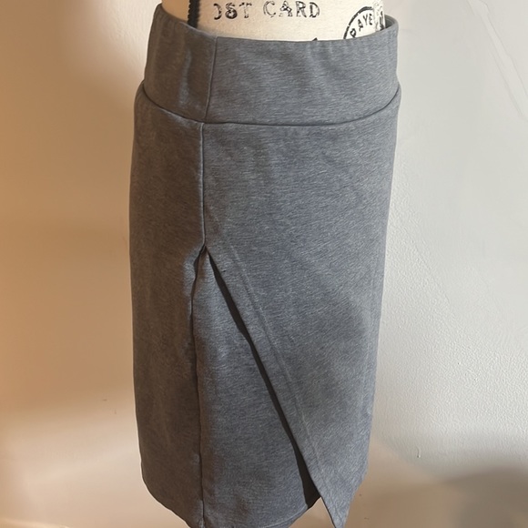 Grey skirt - Picture 2 of 5